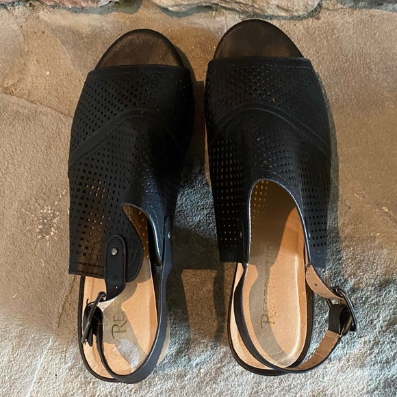 🔥 5/$25 Restricted Black Bootie Sandals Shoes Block Heels Women’s Size 8 - Picture 2 of 11